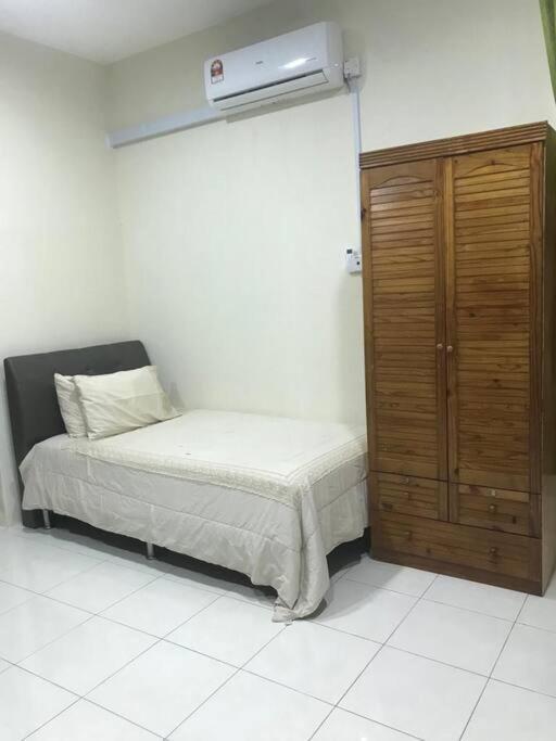 Hj Homestay Kuala Terengganu Bagian luar foto