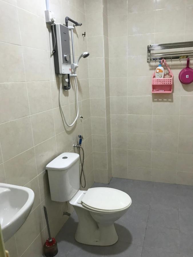 Hj Homestay Kuala Terengganu Bagian luar foto